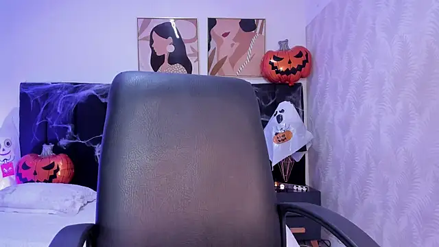 Snapshot of kaylaadams7 chatting on 10.31.25 kaylaadams7 online show from 10.31.25