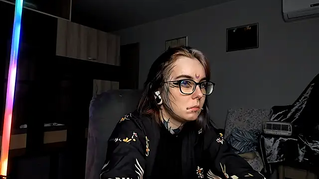 Snapshot of HighelikeGirl chatting on 10.09.25 HighelikeGirl online show from 10.09.25