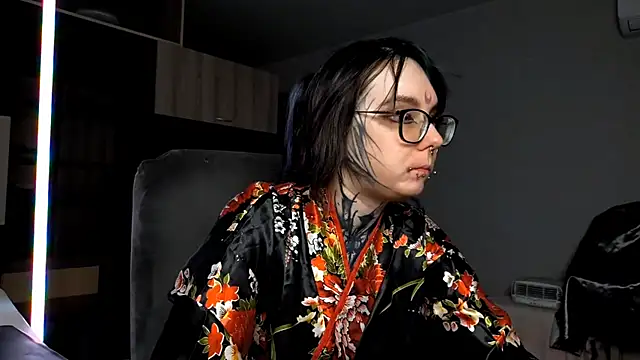 Snapshot of HighelikeGirl chatting on 10.17.25 HighelikeGirl online show from 10.17.25