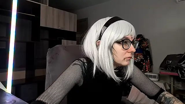 Snapshot of HighelikeGirl chatting on 10.21.25 HighelikeGirl online show from 10.21.25