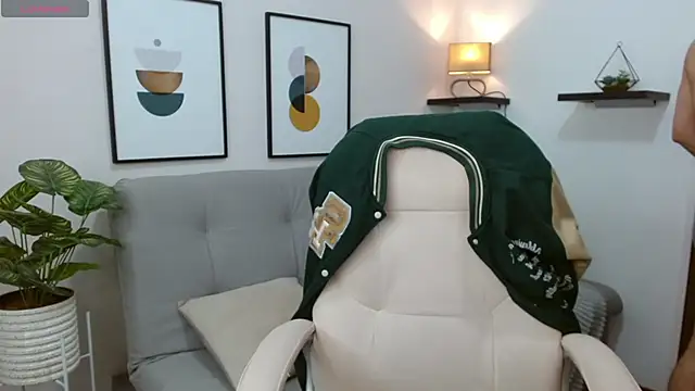 Snapshot of __Damian___ chatting on 10.11.25   Damian    online show from 10.11.25