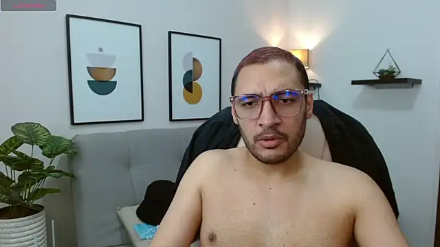 Snapshot of __Damian___ chatting on 10.12.25   Damian    online show from 10.12.25