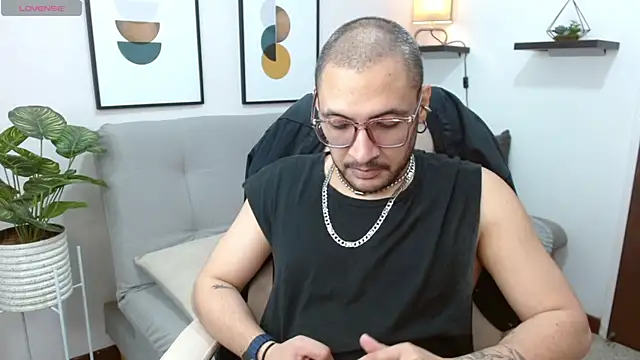 Snapshot of __Damian___ chatting on 10.22.25   Damian    online show from 10.22.25