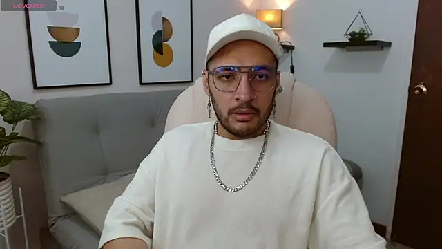 Snapshot of __Damian___ chatting on 10.26.25   Damian    online show from 10.26.25