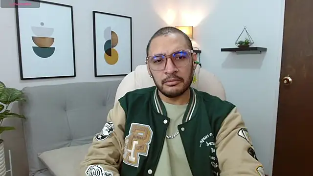 Snapshot of __Damian___ chatting on 10.29.25   Damian    online show from 10.29.25