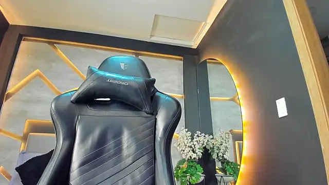 Snapshot of VenusBlazer chatting on 10.17.25 VenusBlazer online show from 10.17.25