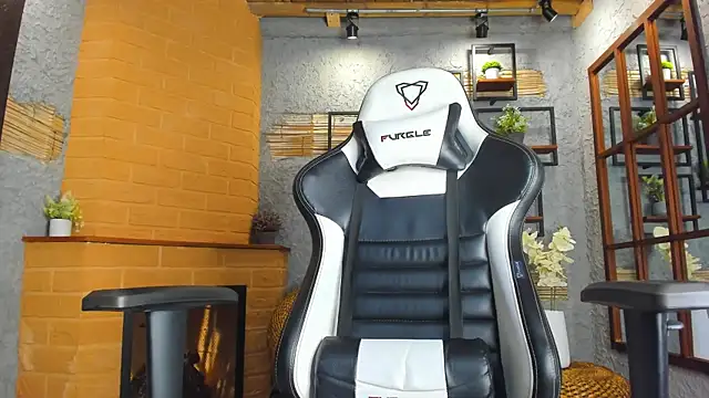 Snapshot of VenusBlazer chatting on 10.21.25 VenusBlazer online show from 10.21.25