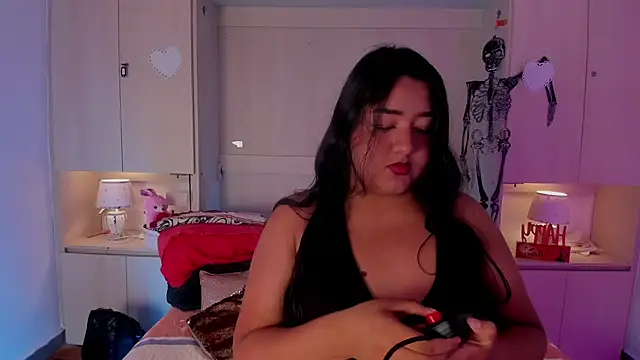 Snapshot of LilyWhitney chatting on 10.15.25 LilyWhitney online show from 10.15.25