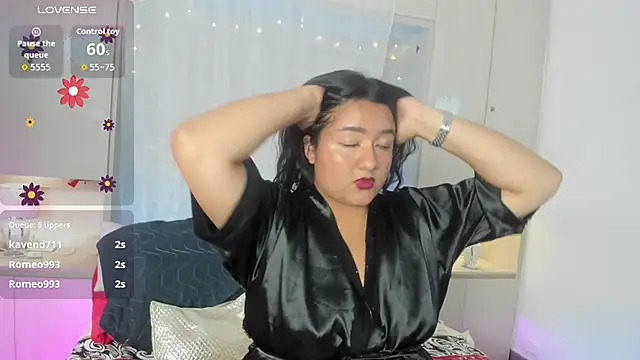 Snapshot of LilyWhitney chatting on 10.31.25 LilyWhitney online show from 10.31.25