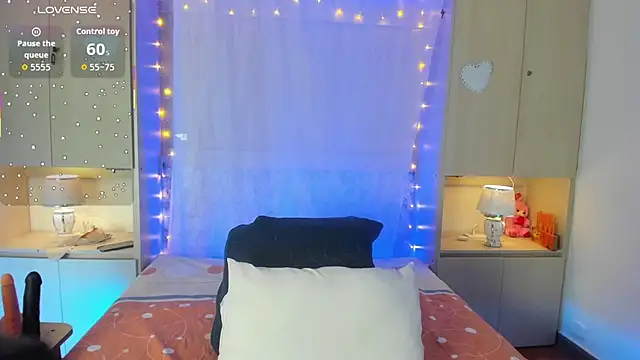 LilyWhitney online show from 11.08.25