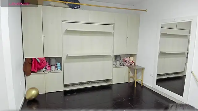 LilyWhitney online show from 04.14.26