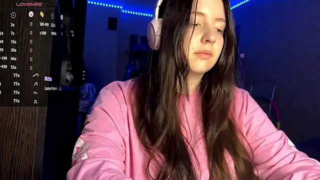 LauretteRagar online show from 10.15.25