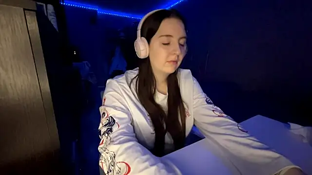 LauretteRagar online show from 10.20.25