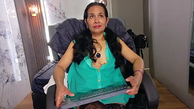 Vanessa 7  online show from 01.17.26