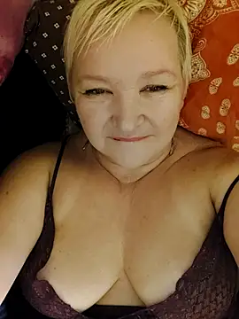 Snapshot of ForgeMeNot51 chatting on 10.24.25 ForgeMeNot51 online show from 10.24.25