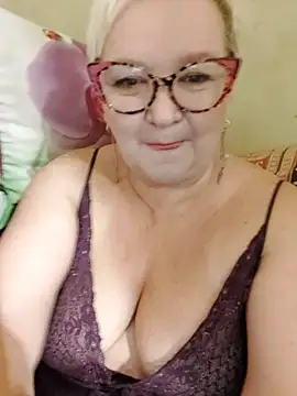 Snapshot of ForgeMeNot51 chatting on 11.01.25 ForgeMeNot51 online show from 11.01.25