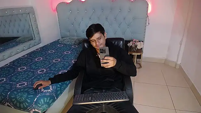 Charlie Cock  online show from 09.28.25