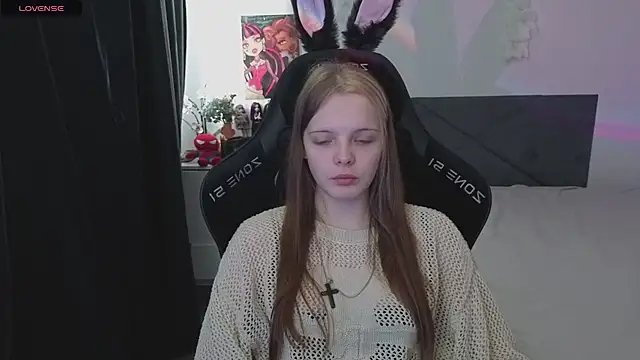 Snapshot of Luna_Navy chatting on 09.26.25 Luna Navy online show from 09.26.25