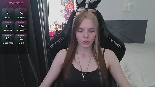 Snapshot of Luna_Navy chatting on 09.28.25 Luna Navy online show from 09.28.25