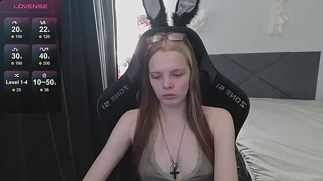 Snapshot of Luna_Navy chatting on 09.30.25 Luna Navy online show from 09.30.25