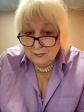 Alexia64231 online show from 10.27.25