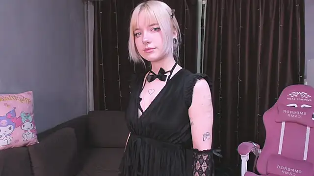 godlikegirlyy online show from 10.11.25