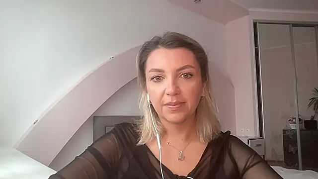 Snapshot of Beautysoul_ chatting on 09.16.25 Beautysoul online show from 09.16.25