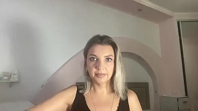 Snapshot of Beautysoul_ chatting on 09.19.25 Beautysoul online show from 09.19.25