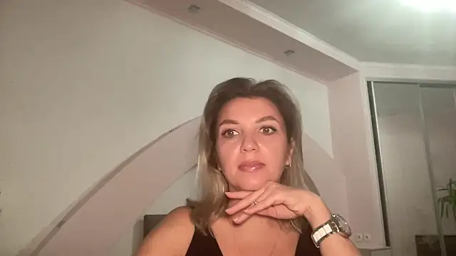 Snapshot of Beautysoul_ chatting on 10.02.25 Beautysoul online show from 10.02.25