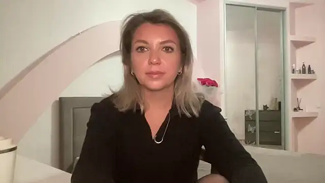 Snapshot of Beautysoul_ chatting on 10.11.25 Beautysoul online show from 10.11.25