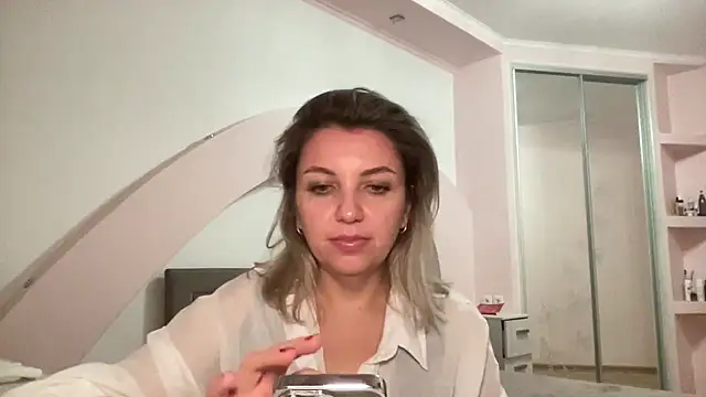 Snapshot of Beautysoul_ chatting on 10.25.25 Beautysoul online show from 10.25.25