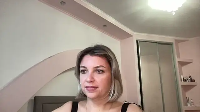 Snapshot of Beautysoul_ chatting on 10.28.25 Beautysoul online show from 10.28.25