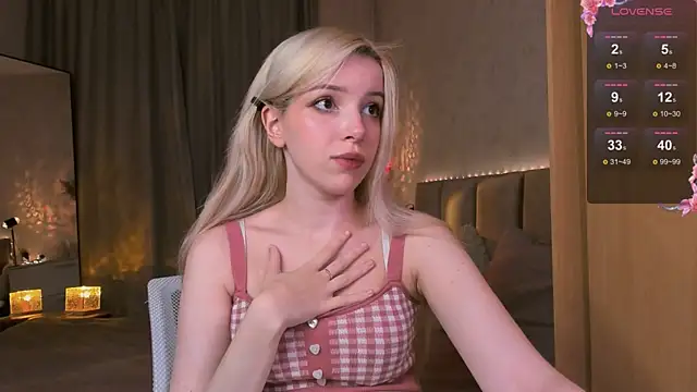 Snapshot of peachii_meow chatting on 09.11.25 peachii meow online show from 09.11.25