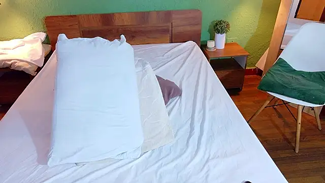 Chocolatte dreams online show from 09.23.25