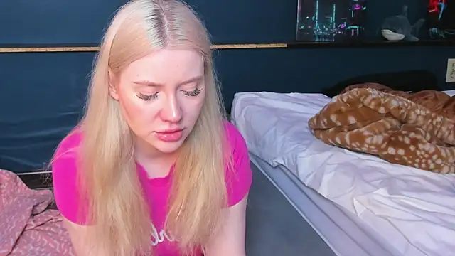 Lillie Berry online show from 04.10.26