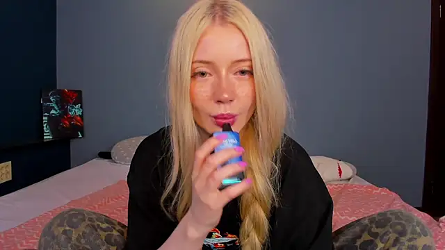 Lillie Berry online show from 07.10.26