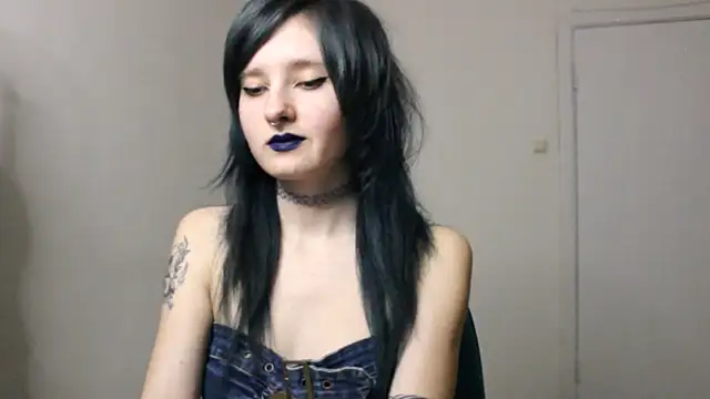 midnightsiren777 online show from 11.04.25