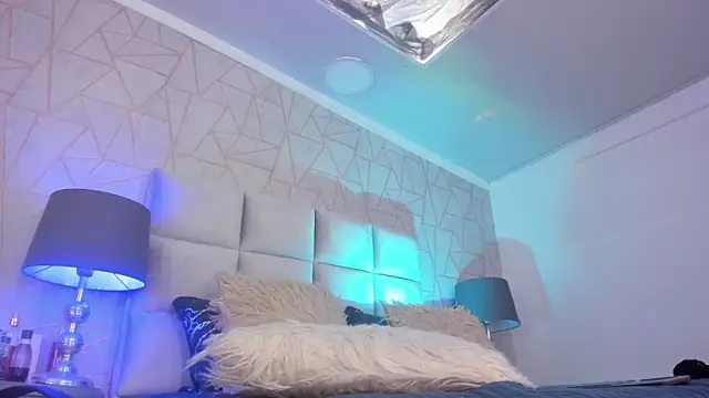 Yara Bliss  online show from 12.13.25