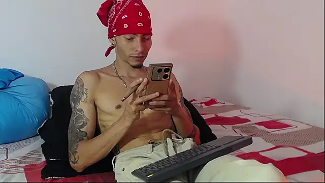 Snapshot of Daniel_laverde chatting on 09.15.25 Daniel laverde online show from 09.15.25