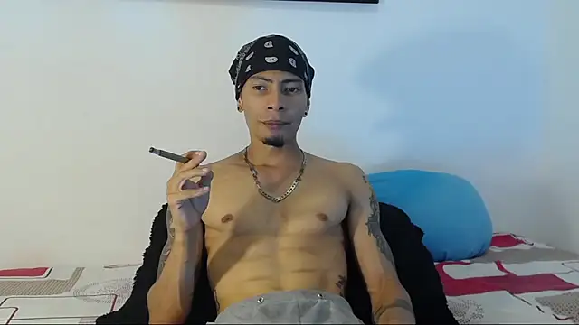 Snapshot of Daniel_laverde chatting on 09.17.25 Daniel laverde online show from 09.17.25