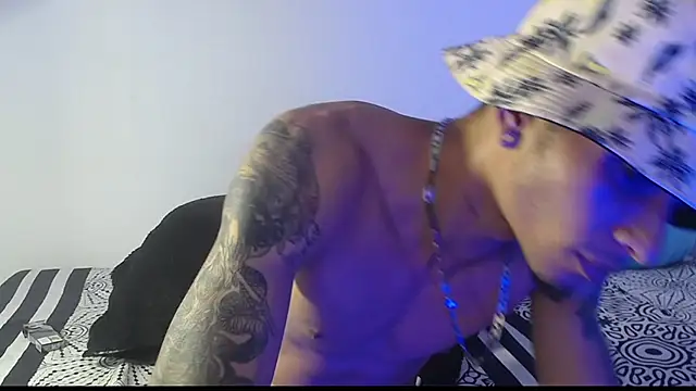 Snapshot of Daniel_laverde chatting on 09.20.25 Daniel laverde online show from 09.20.25