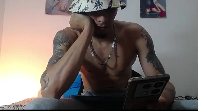 Snapshot of Daniel_laverde chatting on 10.26.25 Daniel laverde online show from 10.26.25