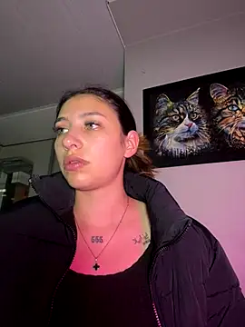 Snapshot of AriaBliss- chatting on 09.22.25 AriaBliss- online show from 09.22.25