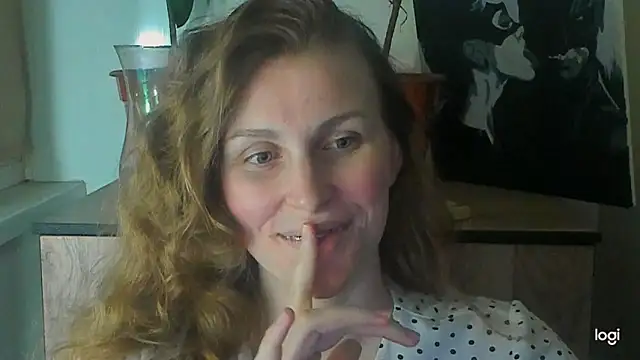JuliaMuuun online show from 05.19.26