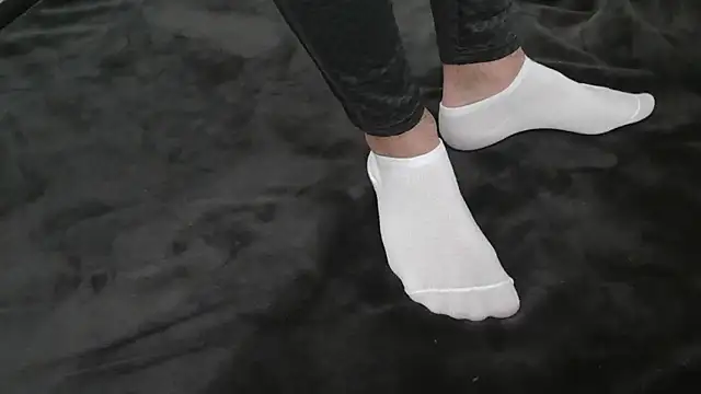 Snapshot of H0rnyCutie chatting on 11.26.25 H0rnyCutie online show from 11.26.25