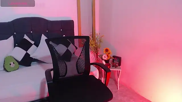 Snapshot of SamantaSweett_ chatting on 11.29.25 SamantaSweett online show from 11.29.25