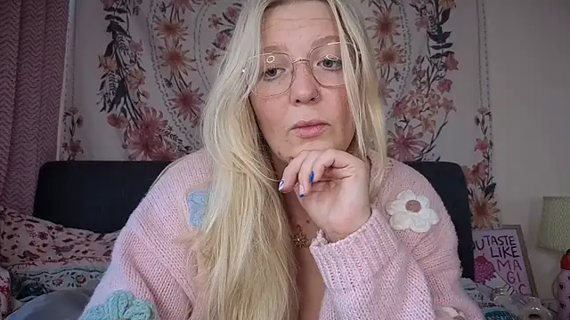 Daisyxoxo  online show from 10.16.25