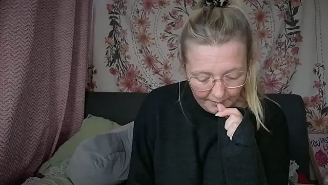 Daisyxoxo  online show from 12.05.25