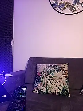 Enzo-wolf33 online show from 10.16.25