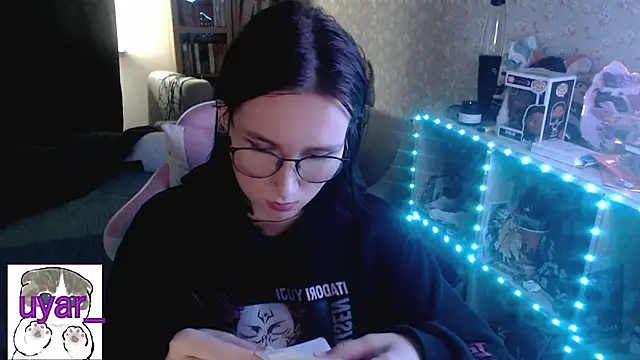 Snapshot of s_cara chatting on 09.15.25 s cara online show from 09.15.25